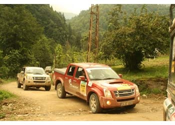 Isuzu D Max dünya rallilerinin  zorlu etaplarında test ediliyor...