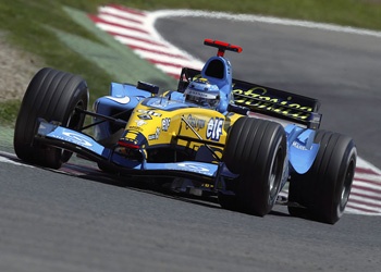 Renault F1 aracı paraşütünü açtı
