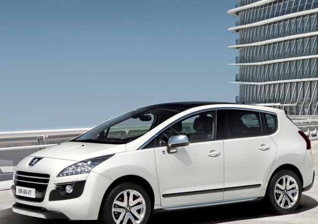 Çevre sorumluluğu ile sürüş keyfinin birlikteliği PEUGEOT 3008 HYbrid4