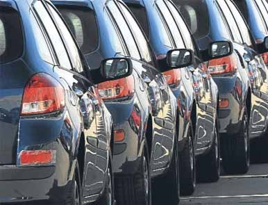 Otomobil satışları Nisan'da da hızını kesmedi