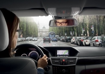 Gözlük kullanan sürücülere gece araç kullanımı için 6 hayati öneri 
